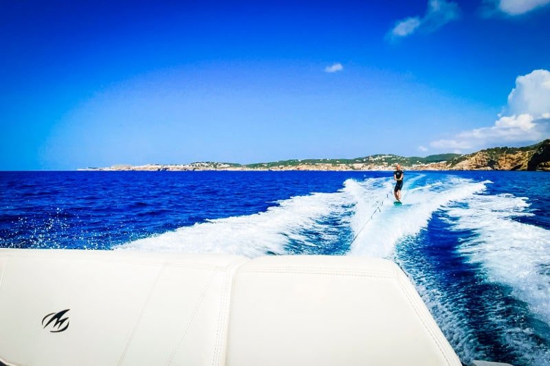 Monterey-268-super-sport-boat-rental-Ibiza 6