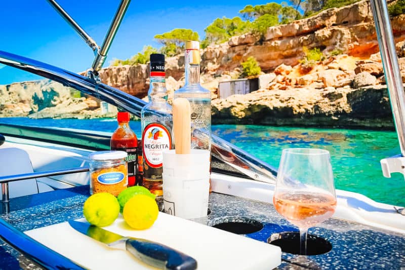 Monterey-268-super-sport-boat-rental-Ibiza-cava-sangria